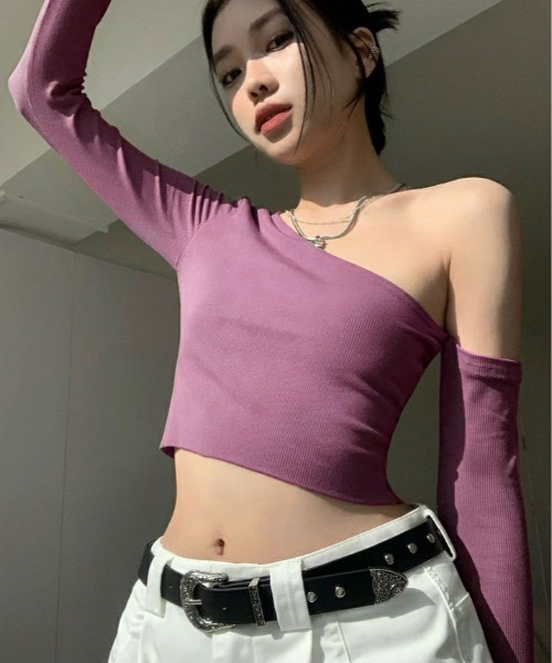 kirakiraShop（キラキラショップ）の「ワンショルダー ショート丈 ロング スリーブ トップス（シャツ/ブラウス・レディース・グレー/パープル/ホワイト/ブラック・FREE）」の7枚目の写真