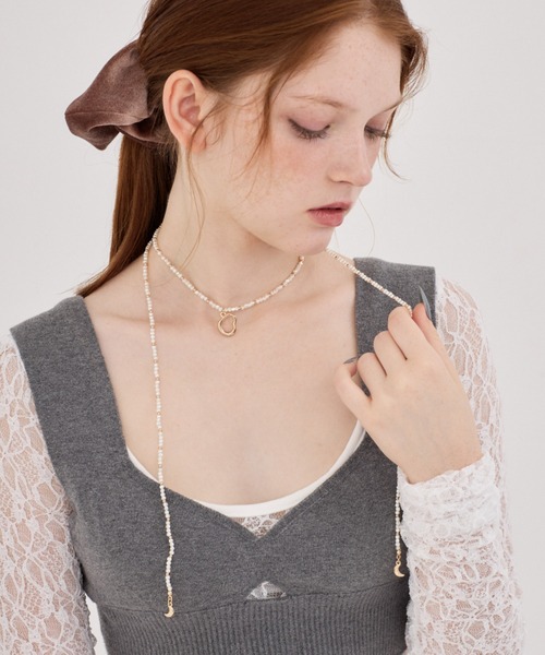 ANU（アヌ）の「many ways moon pearl necklace - メニーウェイズムーンパールネックレス（ネックレス・レディース・ホワイト・FREE）」の2枚目の写真