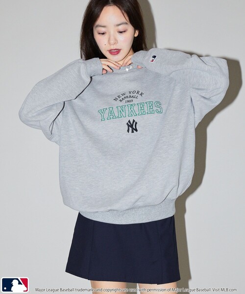 PUBLUX(パブリュクス)の「PUBLUX/パブリュクス MLB 刺繍 ロゴスウェット 限定展開(スウェット・レディース・グレー/チャコールグレー/ネイビー・フリ-)」の3枚目の写真