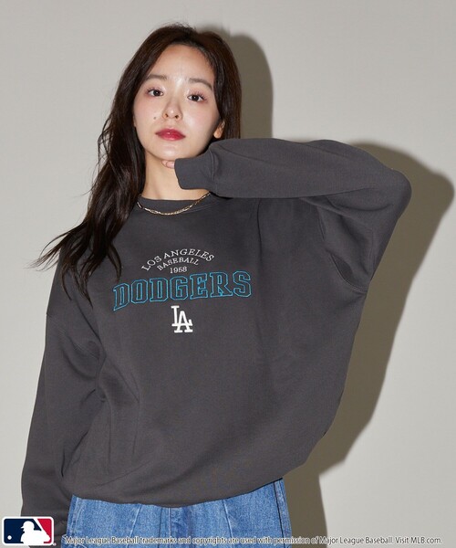 PUBLUX(パブリュクス)の「PUBLUX/パブリュクス MLB 刺繍 ロゴスウェット 限定展開(スウェット・レディース・グレー/チャコールグレー/ネイビー・フリ-)」の2枚目の写真
