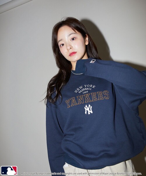 PUBLUX(パブリュクス)の「PUBLUX/パブリュクス MLB 刺繍 ロゴスウェット 限定展開(スウェット・レディース・グレー/チャコールグレー/ネイビー・フリ-)」の4枚目の写真