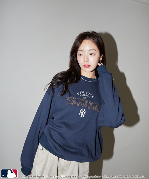 PUBLUX(パブリュクス)の「PUBLUX/パブリュクス MLB 刺繍 ロゴスウェット 限定展開(スウェット・レディース・グレー/チャコールグレー/ネイビー・フリ-)」の6枚目の写真