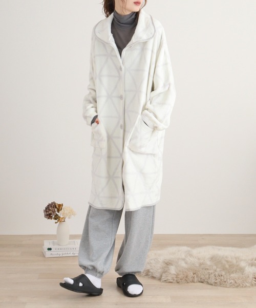 FUNALIVE（ファンアライブ）の「ブランケットローブミディ丈（ガウン/バスローブ・レディース・アイボリー系/ネイビー系/イエロー/パープル/ベージュ系/ピンク系・FREE）」の2枚目の写真