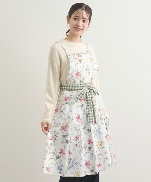 ポピー メドウ柄 エプロン（エプロン）｜LAURA ASHLEY（ローラアシュレイ）