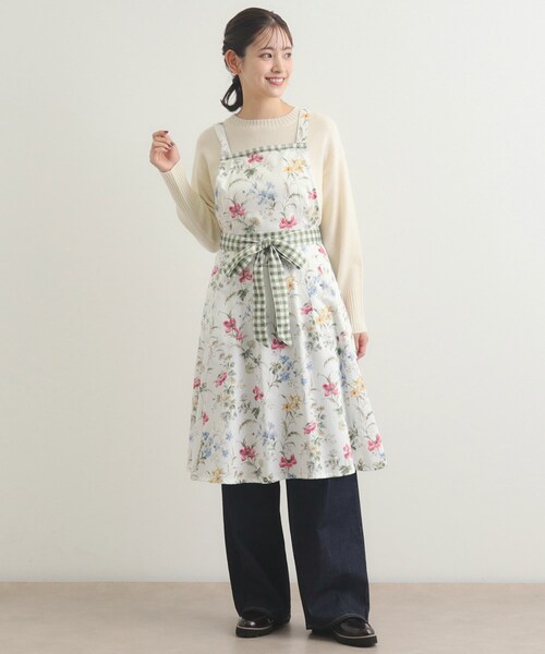LAURA ASHLEY（ローラアシュレイ）の「ポピー メドウ柄 エプロン（エプロン・レディース・アイボリー系/ライトグレー系・00）」の5枚目の写真