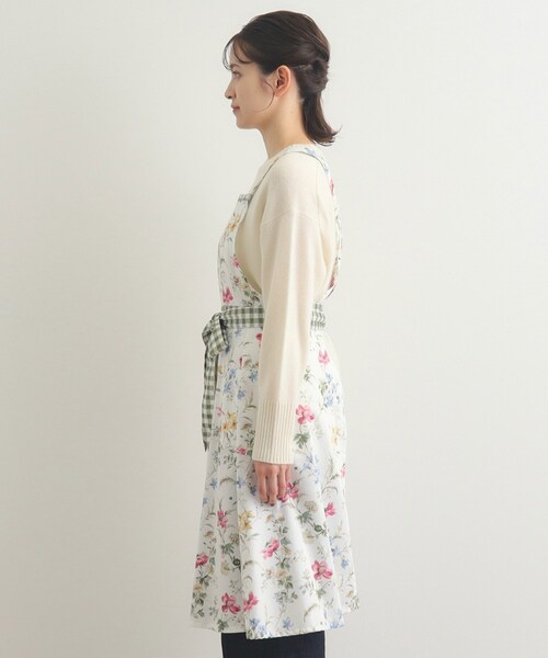 LAURA ASHLEY（ローラアシュレイ）の「ポピー メドウ柄 エプロン（エプロン・レディース・アイボリー系/ライトグレー系・00）」の12枚目の写真