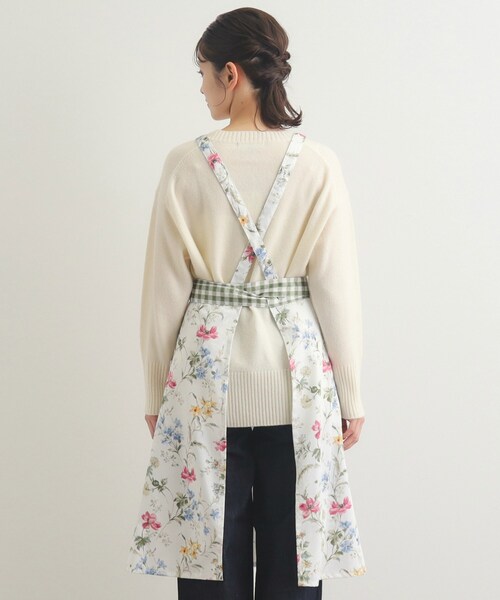 LAURA ASHLEY（ローラアシュレイ）の「ポピー メドウ柄 エプロン（エプロン・レディース・アイボリー系/ライトグレー系・00）」の13枚目の写真