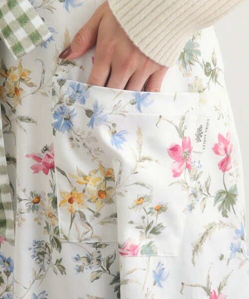 LAURA ASHLEY（ローラアシュレイ）の「ポピー メドウ柄 エプロン（エプロン・レディース・アイボリー系/ライトグレー系・00）」の16枚目の写真