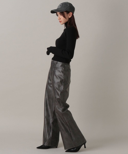 FOREVER 21（フォーエバー トゥエンティーワン）の「【2024FW】レザーフレアパンツ（その他パンツ・レディース・ブラック/ブラウン・SMALL/MEDIUM）」の21枚目の写真
