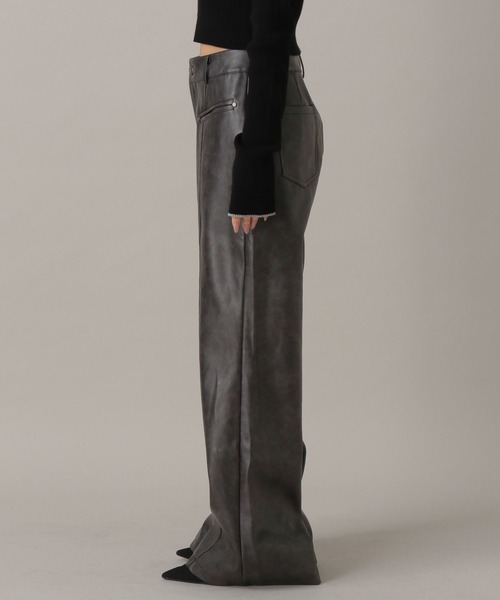 FOREVER 21（フォーエバー トゥエンティーワン）の「【2024FW】レザーフレアパンツ（その他パンツ・レディース・ブラック/ブラウン・SMALL/MEDIUM）」の5枚目の写真