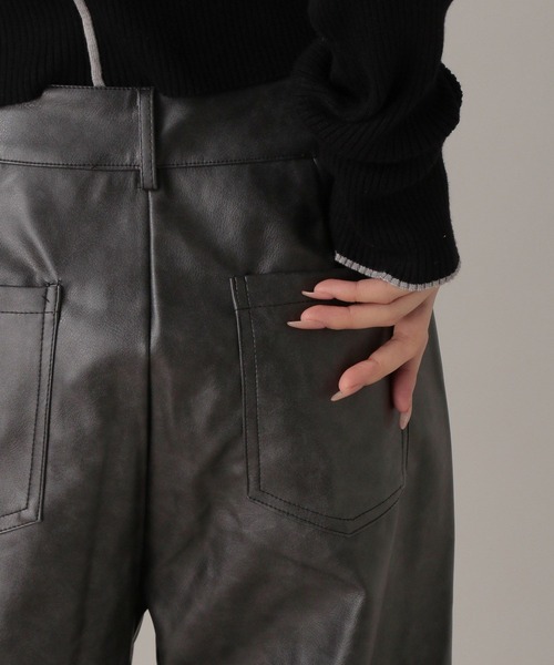 FOREVER 21（フォーエバー トゥエンティーワン）の「【2024FW】レザーフレアパンツ（その他パンツ・レディース・ブラック/ブラウン・SMALL/MEDIUM）」の8枚目の写真