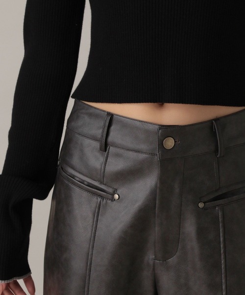 FOREVER 21（フォーエバー トゥエンティーワン）の「【2024FW】レザーフレアパンツ（その他パンツ・レディース・ブラック/ブラウン・SMALL/MEDIUM）」の9枚目の写真