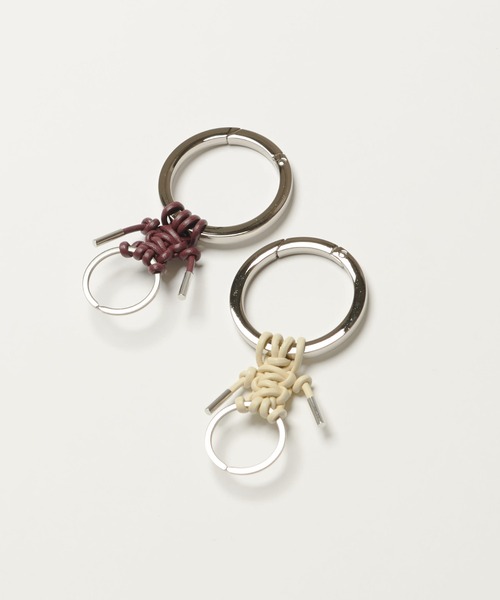 ITTI（イッチ）の「【ITTI/イッチ】cristy knotman ring（キーケース/キーアクセサリー・メンズ・ブラック/アイボリー/バーガンディー/グレー系その他・FREE）」の5枚目の写真
