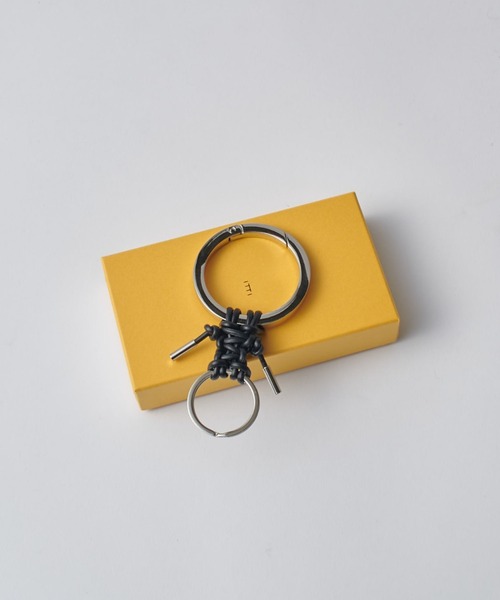 ITTI（イッチ）の「【ITTI/イッチ】cristy knotman ring（キーケース/キーアクセサリー・メンズ・ブラック/アイボリー/バーガンディー/グレー系その他・FREE）」の6枚目の写真