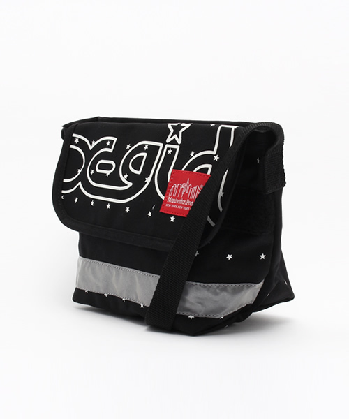 Manhattan Portage（マンハッタンポーテージ）の「【VERY11月号掲載】XGS × Manhattan Portage MESSENGER BAG STARS（ショルダーバッグ・キッズ・ブラック・ONE SIZE）」の2枚目の写真