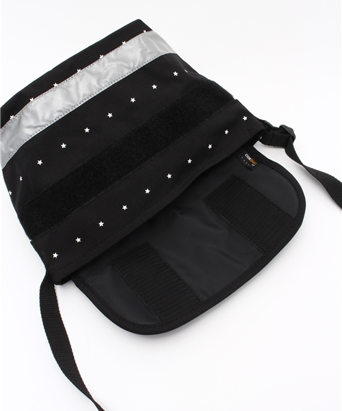 Manhattan Portage（マンハッタンポーテージ）の「【VERY11月号掲載】XGS × Manhattan Portage MESSENGER BAG STARS（ショルダーバッグ・キッズ・ブラック・ONE SIZE）」の5枚目の写真