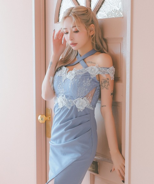 Tika(ティカ)の「キャバドレス ミニ タイト クロスネックオフショルダー立体フラワーレースくびれデザインギャザースリットドレス(ドレス・レディース・ピンク/ブルー・M/L/S)」の6枚目の写真