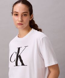 CK ロゴ ボクシーTシャツ