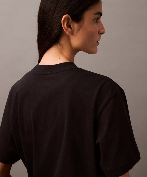 Calvin Klein(カルバン・クライン)の「CK ロゴ ボクシーTシャツ(Tシャツ/カットソー・レディース・ホワイト/スカイブルー/ブラック/アイボリー/ブラック系その他/ホワイト系その他・XS/L/S/M)」の16枚目の写真