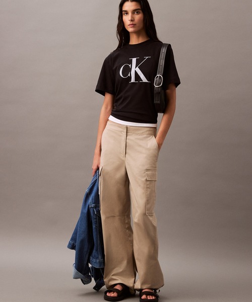 Calvin Klein(カルバン・クライン)の「CK ロゴ ボクシーTシャツ(Tシャツ/カットソー・レディース・ホワイト/スカイブルー/ブラック/アイボリー/ブラック系その他/ホワイト系その他・XS/L/S/M)」の17枚目の写真