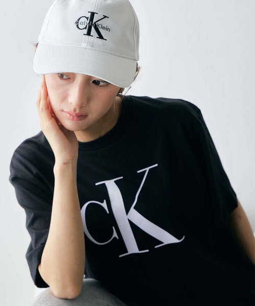 Calvin Klein(カルバン・クライン)の「CK ロゴ ボクシーTシャツ(Tシャツ/カットソー・レディース・ホワイト/スカイブルー/ブラック/アイボリー/ブラック系その他/ホワイト系その他・XS/L/S/M)」の21枚目の写真