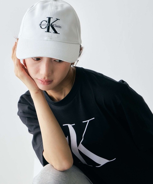 Calvin Klein(カルバン・クライン)の「CK ロゴ ボクシーTシャツ(Tシャツ/カットソー・レディース・ホワイト/スカイブルー/ブラック/アイボリー/ブラック系その他/ホワイト系その他・XS/L/S/M)」の12枚目の写真