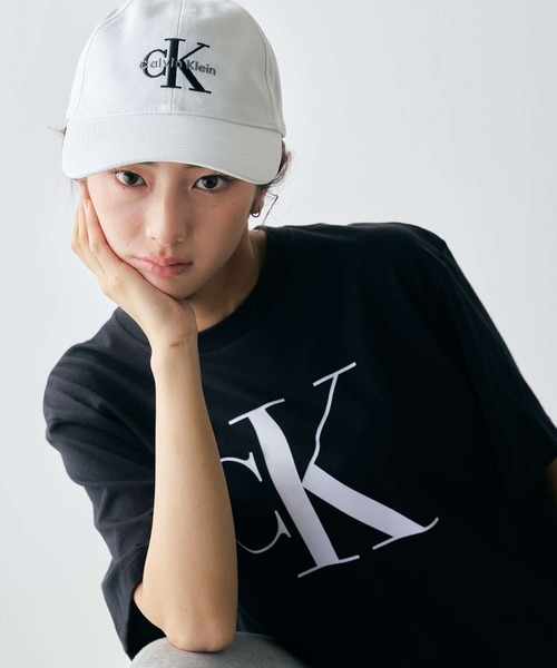 Calvin Klein(カルバン・クライン)の「CK ロゴ ボクシーTシャツ(Tシャツ/カットソー・レディース・ホワイト/スカイブルー/ブラック/アイボリー/ブラック系その他/ホワイト系その他・XS/L/S/M)」の11枚目の写真