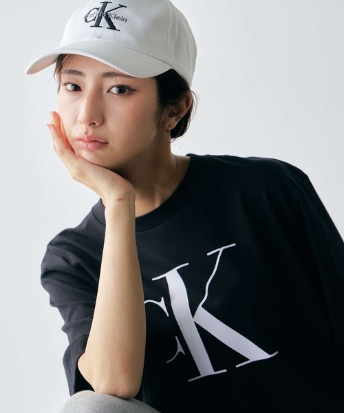 Calvin Klein(カルバン・クライン)の「CK ロゴ ボクシーTシャツ(Tシャツ/カットソー・レディース・ホワイト/スカイブルー/ブラック/アイボリー/ブラック系その他/ホワイト系その他・XS/L/S/M)」の10枚目の写真
