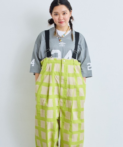 MARKEY'S（マーキーズ）の「ツイル総柄エヴォルブサロペット/おとな（サロペット/オーバーオール・レディース・ブラック/イエロー/ピンク・160cm）」の9枚目の写真