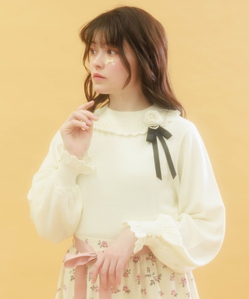 axes femme（アクシーズファム）の「ブローチ付透かしフリルニット（ニット/セーター・レディース・キナリ/グレイッシュベージュ/ネイビー・FREE）」の2枚目の写真