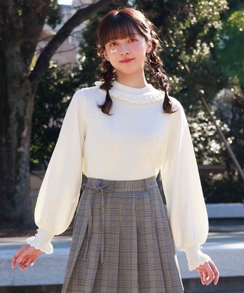 axes femme（アクシーズファム）の「ブローチ付透かしフリルニット（ニット/セーター・レディース・キナリ/グレイッシュベージュ/ネイビー・FREE）」の8枚目の写真