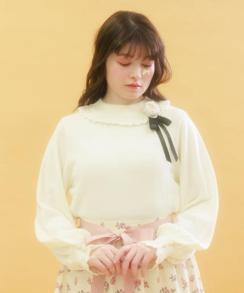 axes femme（アクシーズファム）の「ブローチ付透かしフリルニット（ニット/セーター・レディース・キナリ/グレイッシュベージュ/ネイビー・FREE）」の4枚目の写真