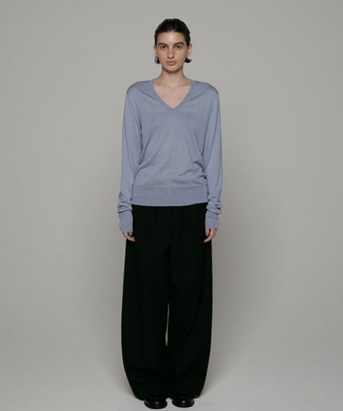 ETRE TOKYO（エトレトウキョウ）の「SANTEシルクカシミヤVネックニットプルオーバー（ニット/セーター・レディース・ブルー/オフホワイト/ネイビー・FREE）」の5枚目の写真