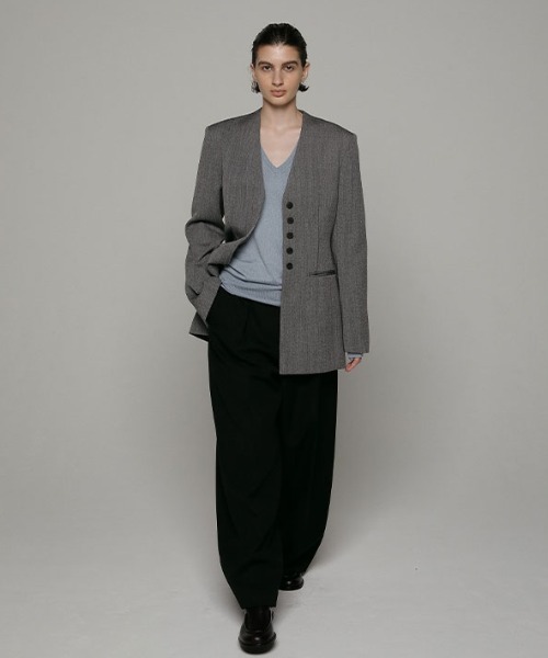 ETRE TOKYO（エトレトウキョウ）の「SANTEシルクカシミヤVネックニットプルオーバー（ニット/セーター・レディース・ブルー/オフホワイト/ネイビー・FREE）」の7枚目の写真