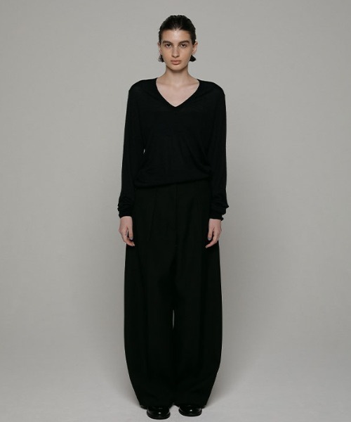 ETRE TOKYO（エトレトウキョウ）の「SANTEシルクカシミヤVネックニットプルオーバー（ニット/セーター・レディース・ブルー/オフホワイト/ネイビー・FREE）」の11枚目の写真