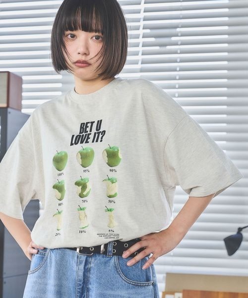 PBLIM（ページボーイリム）の「《UNISEX》ラインアップルTシャツ（Tシャツ/カットソー・レディース・オートミール/ネイビー/チャコールグレー/オフホワイト・SMALL/MEDIUM/LARGE）」の2枚目の写真