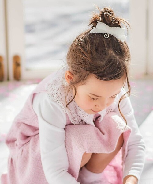 BeBe(ベベ)の「チャーム付きリボンヘアゴム(ヘアゴム・キッズ・ホワイト/イエロー/ブルー・FREE)」の4枚目の写真