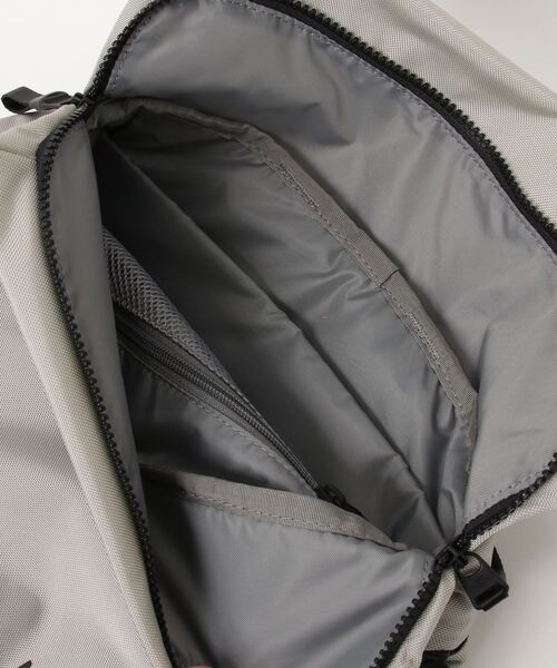 THE NORTH FACE(ザノースフェイス)の「THE NORTH FACE/ピレネーバックパック(バックパック/リュック・レディース・ブラック/ライトグレー・FREE)」の5枚目の写真