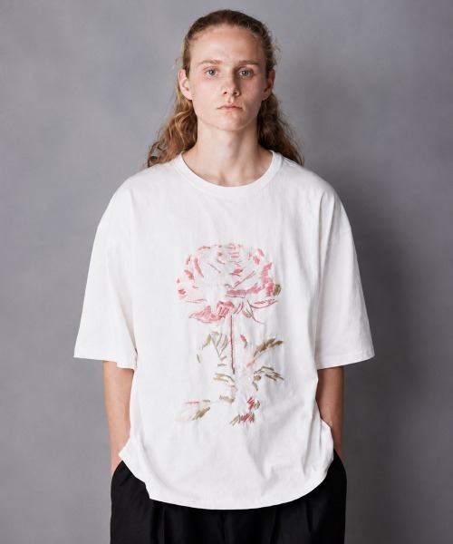 rehacer(レアセル)の「rehacer : Big Rose Wide CS / ビッグローズ ワイド カットソー(Tシャツ/カットソー・メンズ・ベージュ/ブラック/ブルー/ホワイト・MEDIUM/LARGE/X-LARGE)」の1枚目の写真
