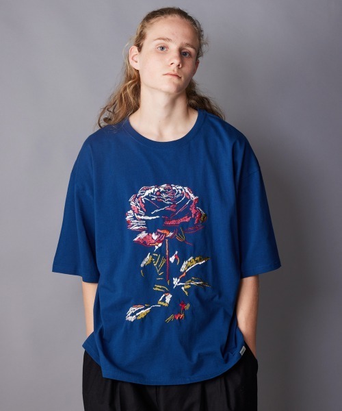 rehacer(レアセル)の「rehacer : Big Rose Wide CS / ビッグローズ ワイド カットソー(Tシャツ/カットソー・メンズ・ベージュ/ブラック/ブルー/ホワイト・MEDIUM/LARGE/X-LARGE)」の7枚目の写真