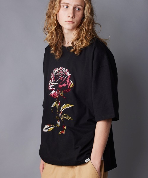 rehacer(レアセル)の「rehacer : Big Rose Wide CS / ビッグローズ ワイド カットソー(Tシャツ/カットソー・メンズ・ベージュ/ブラック/ブルー/ホワイト・MEDIUM/LARGE/X-LARGE)」の5枚目の写真