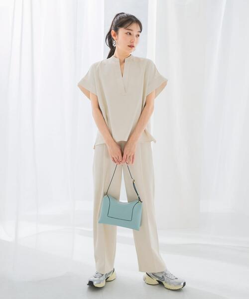 URBAN RESEARCH ROSSO WOMEN（アーバンリサーチ　ロッソ）の「『WEB/一部店舗限定』『撥水』バンドカラープルオーバー（シャツ/ブラウス・レディース・オフホワイト/ブラック・FREE）」の5枚目の写真