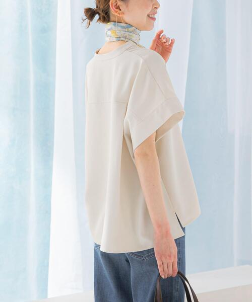 URBAN RESEARCH ROSSO WOMEN（アーバンリサーチ　ロッソ）の「『WEB/一部店舗限定』『撥水』バンドカラープルオーバー（シャツ/ブラウス・レディース・オフホワイト/ブラック・FREE）」の8枚目の写真