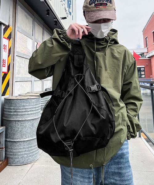 Revo.（レボ）の「ナイロン スリングバッグ 斜め掛けバッグ ワンショルダー ボディバッグ（ショルダーバッグ・メンズ・グレー/ブラック/ネイビー/ブラウン・FREE）」の11枚目の写真