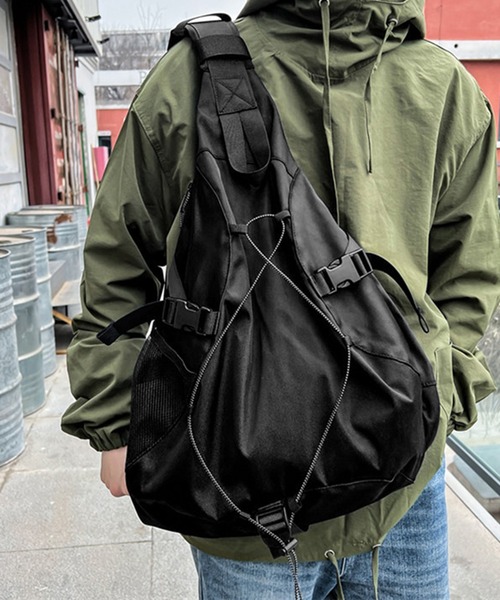 Revo.（レボ）の「ナイロン スリングバッグ 斜め掛けバッグ ワンショルダー ボディバッグ（ショルダーバッグ・メンズ・グレー/ブラック/ネイビー/ブラウン・FREE）」の10枚目の写真