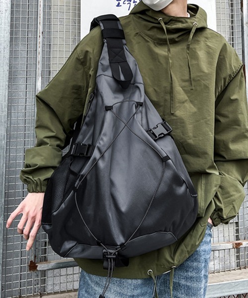 Revo.（レボ）の「ナイロン スリングバッグ 斜め掛けバッグ ワンショルダー ボディバッグ（ショルダーバッグ・メンズ・グレー/ブラック/ネイビー/ブラウン・FREE）」の14枚目の写真