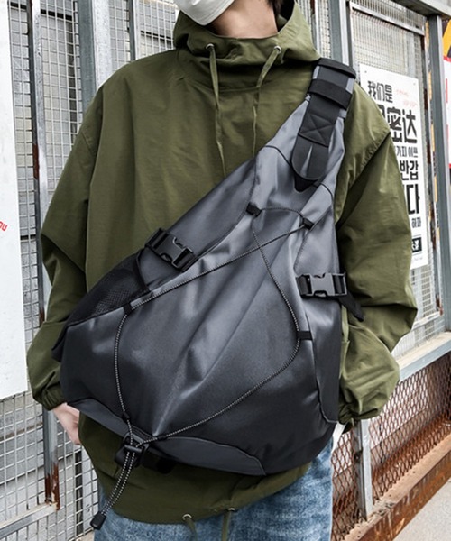 Revo.（レボ）の「ナイロン スリングバッグ 斜め掛けバッグ ワンショルダー ボディバッグ（ショルダーバッグ・メンズ・グレー/ブラック/ネイビー/ブラウン・FREE）」の15枚目の写真