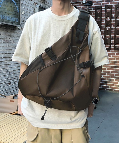 Revo.（レボ）の「ナイロン スリングバッグ 斜め掛けバッグ ワンショルダー ボディバッグ（ショルダーバッグ・メンズ・グレー/ブラック/ネイビー/ブラウン・FREE）」の18枚目の写真