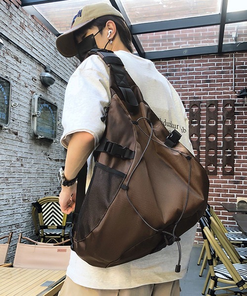 Revo.（レボ）の「ナイロン スリングバッグ 斜め掛けバッグ ワンショルダー ボディバッグ（ショルダーバッグ・メンズ・グレー/ブラック/ネイビー/ブラウン・FREE）」の19枚目の写真