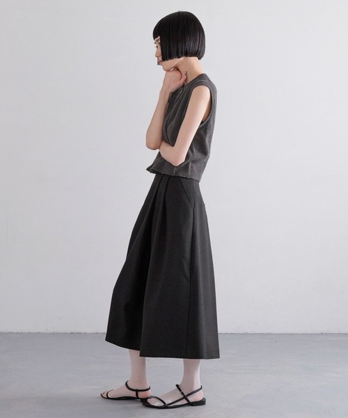 yuw(ユウ)の「フロントタックスカート 328038(スカート・レディース・アイボリー/ブラック・LARGE/MEDIUM)」の10枚目の写真